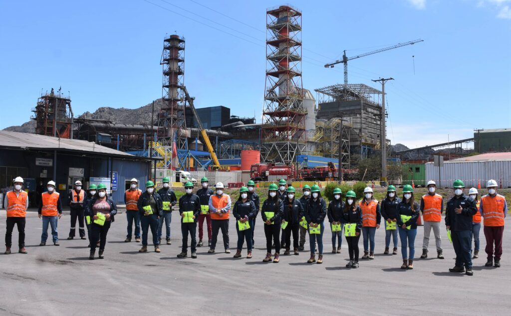 35 jóvenes aprendices ingresan a nuestras operaciones en el Valle del Huasco